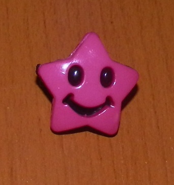 knoflík hvězdička tmavá pink vel. 30 mm úsměv